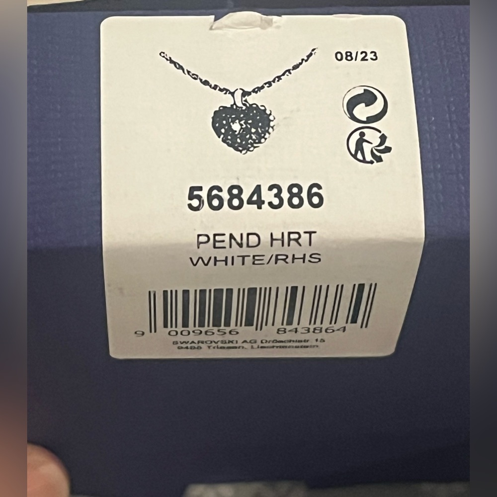 Swarovski Silver Heart Pendant White Crystal Necklace New in box - Picture 8 of 9